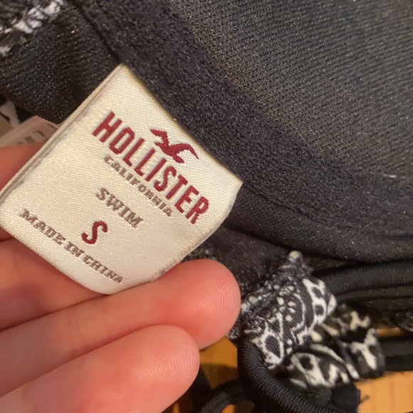 Bathing suits - Picture 4 of 7